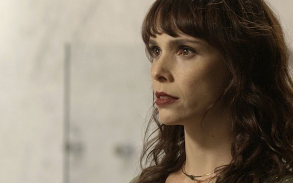 Irene (Débora Falabella) terá segredo revelado: personagem fugiu com dólares após crime  - Reprodução/TV Globo