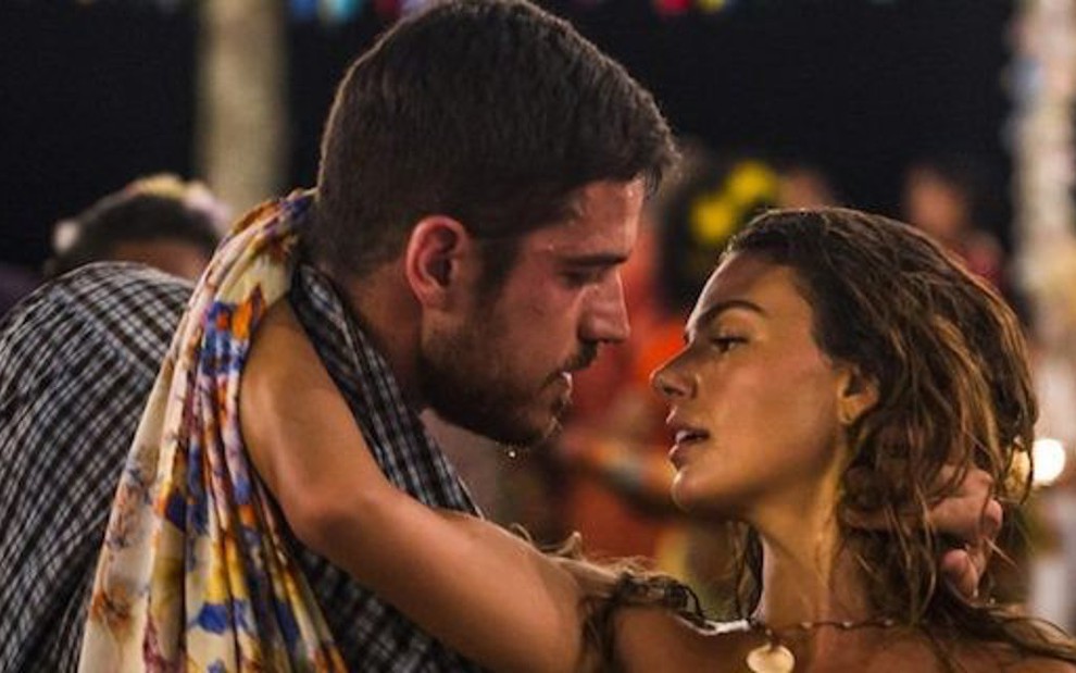 Zeca (Marco Pigossi) beijará Ritinha (Isis Valverde) e ficará mexido com traição na novela - Reprodução/TV Globo