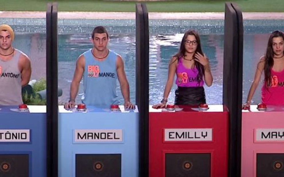Os gêmeos Antônio e Manoel e Emilly e Mayla disputam joguinho no primeiro dia de BBB 17 - Reprodução/TV Globo