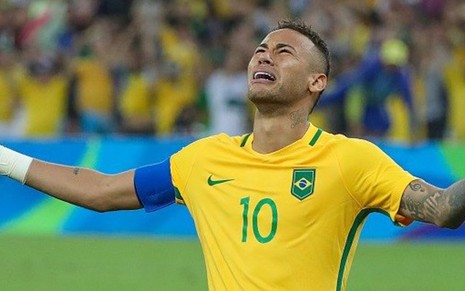 Neymar comemora o pênalty que deu ao Brasil a primeira medalha de ouro no futebol - Ricardo Stuckert/CBF