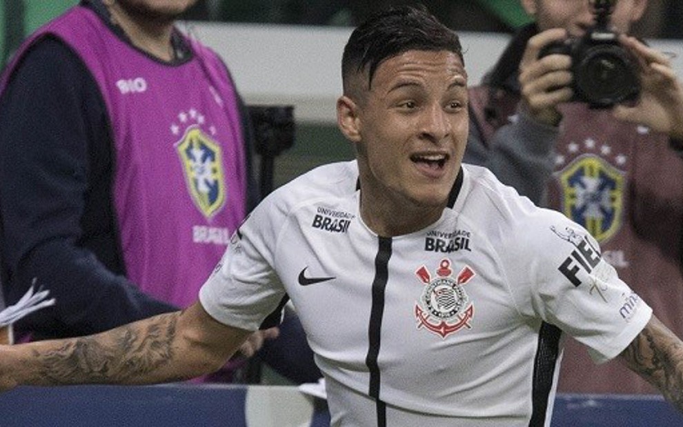 O lateral esquerdo Arana celebra gol na vitória do Corinthians sobre o Palmeiras ontem (12) - Daniel Augusto Jr./Ag. Corinthians