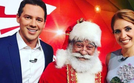 Dony De Nuccio e Poliana Abritta posam com o Papai Noel do Fantástico: recorde negativo - Reprodução/Instagram