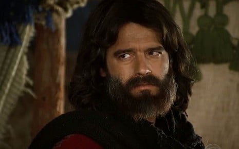 O ator Guilherme Winter, o Moisés, em cena da segunda temporada de Os Dez Mandamentos - Reprodução/Record