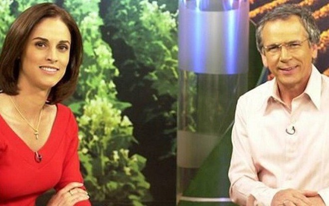 Os apresentadores Helen Martins e Nelson Araújo em estúdio do Globo Rural nos anos 2000 - Divulgação/TV Globo