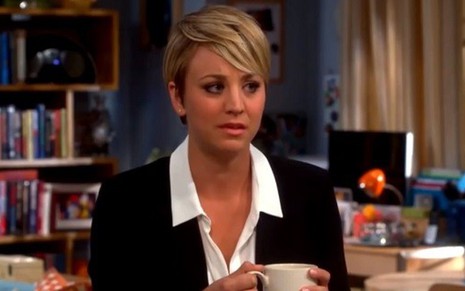 Kaley Cuoco em The Big Bang Theory; atriz escolheu designer famoso para decorar mansão - Reprodução/CBS