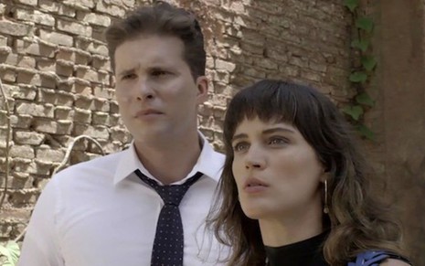 Patrick (Thiago Fragoso) e Clara (Bianca Bin) em cena que irá ao ar neste sábado (30) - Fotos Reprodução/TV Globo