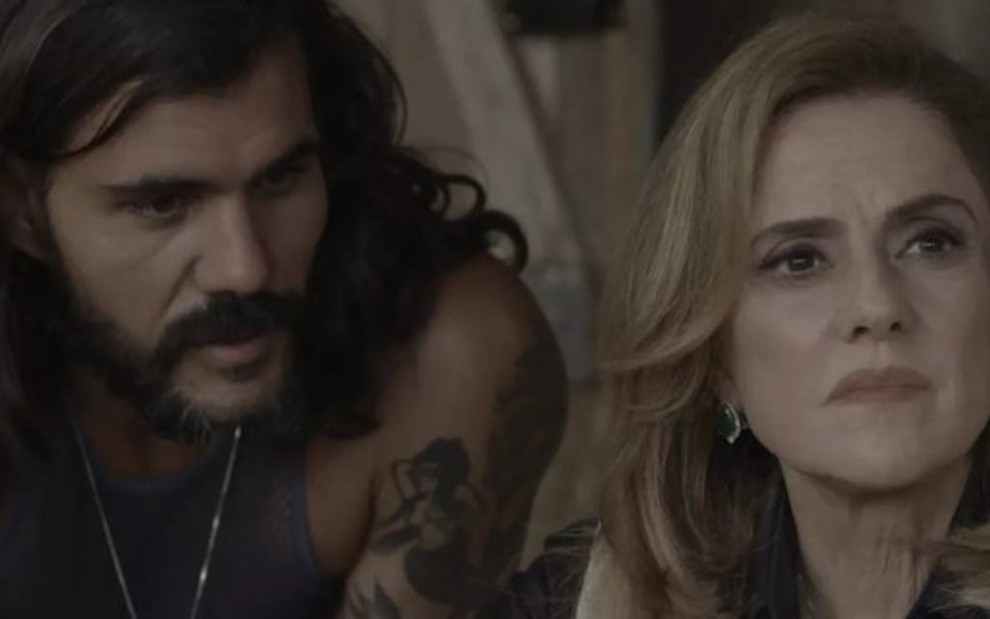 Mariano (Juliano Cazarré) fingirá interesse em Sophia (Marieta Severo) para humilhá-la - Reprodução/TV Globo
