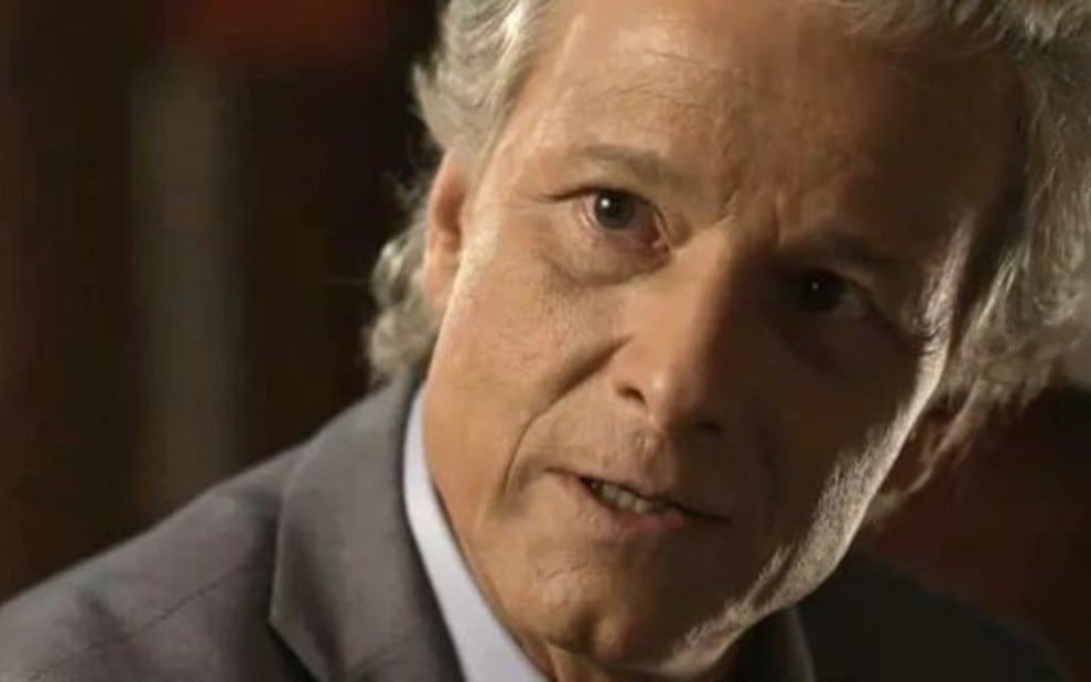Renan (Marcello Novaes) em cena de O Outro Lado do Paraíso: interesseiro volta da 'morte' - Reprodução/TV Globo