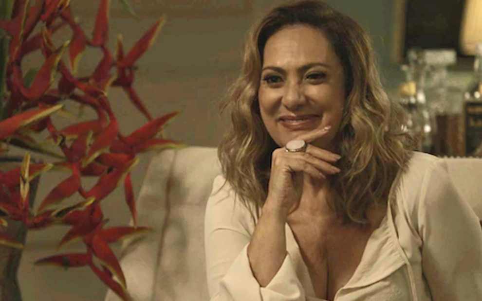 Nádia (Eliane Giardini) usará gestação de prostituta para acabar com boatos na novela - Fotos: Reprodução/TV Globo
