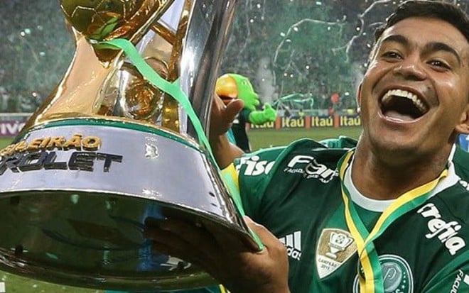 O meia Dudu comemora o título do Palmeiras no Brasileirão de 2016, no último dia 17 - Cesar Grecco/Agência Palmeiras