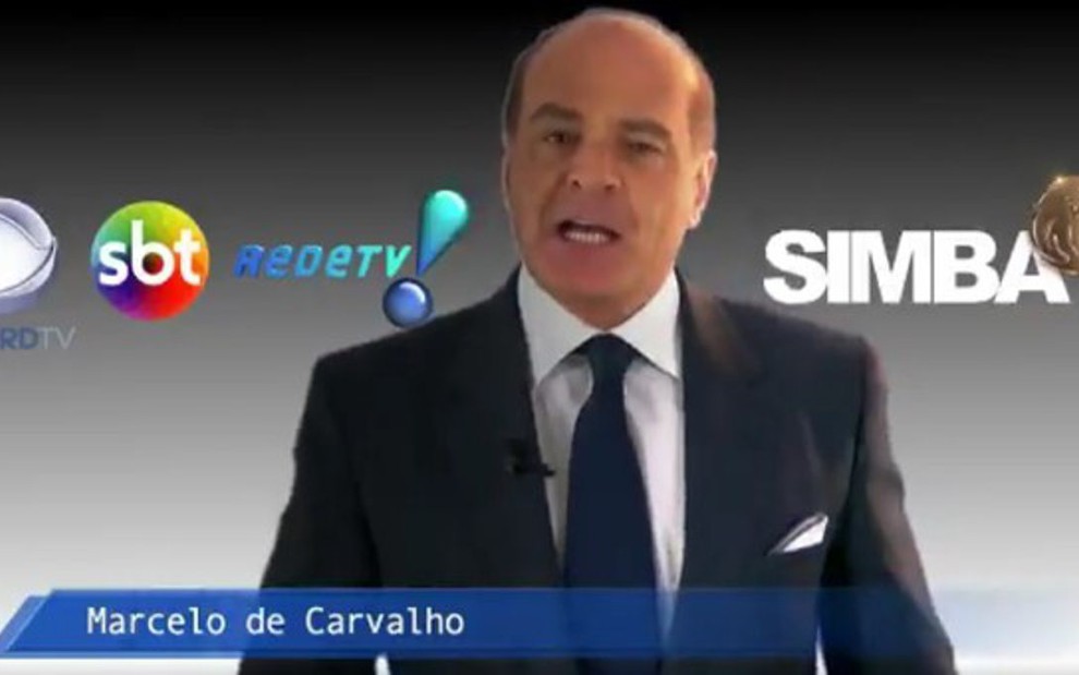 Marcelo de Carvalho, vice-presidente da RedeTV!, lê nota contra TV paga no RedeTV! News - Imagens: Reprodução