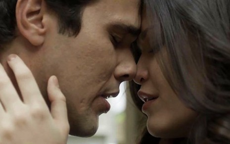 Vicente (Bruno Ferrari) e Maria Vitória (Vitória Strada) em cena de Tempo de Amar, da Globo  - Reprodução/TV Globo