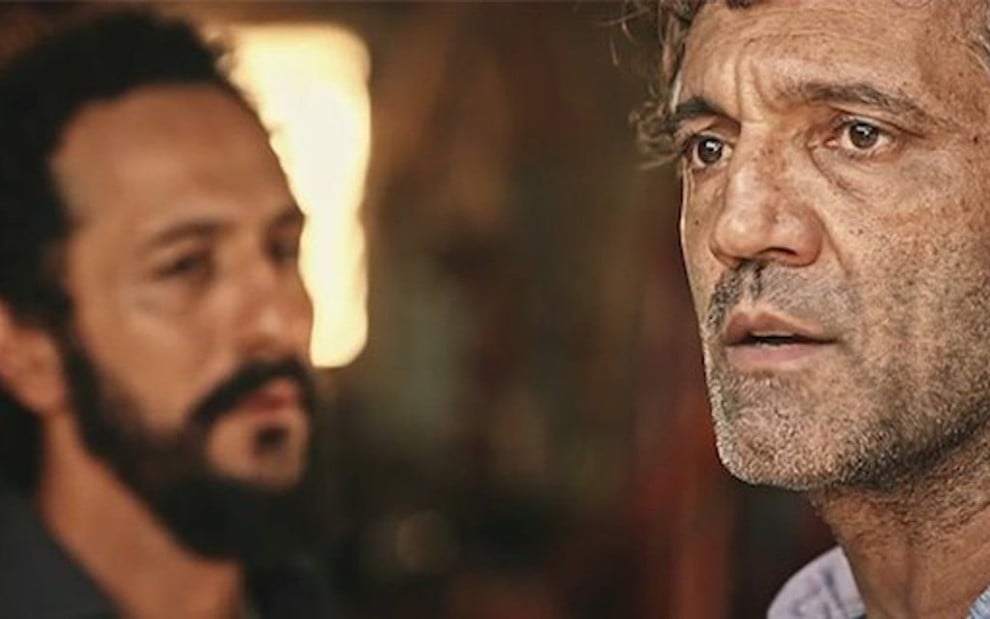 Irandhir Santos (Bento) e Domingos Montagner (Santo) em cena de Velho Chico, da Globo - Reprodução/TV Globo