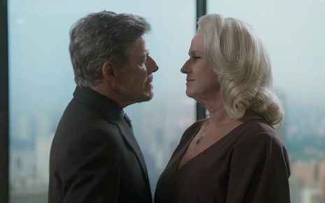 José Mayer (Tião) e Vera Holtz (Magnólia) em cena de A Lei do Amor, novela das nove - Reprodução/TV Globo