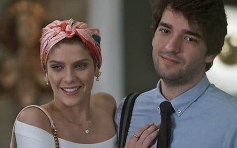 Letícia (Isabella Santoni) dará fora em Tiago (Humberto Carrão) em A Lei do Amor, da Globo - Reprodução/Globo