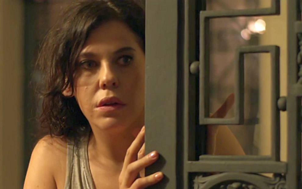 Bárbara Paz (Nelita) em cena de A Regra do Jogo, novela das nove da Globo - Reprodução/TV Globo