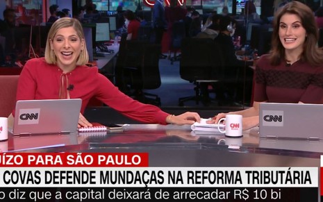 Imagem de Daniela Lima e Carol Nogueira rindo no CNN 360° desta quinta-feira (30)