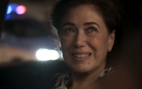 A atriz Lilia Cabral com expressão de nervoso como Silvana em A Força do Querer