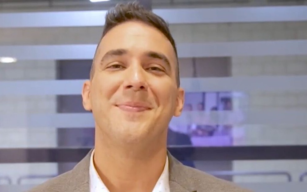 O apresentador André Marques em vídeo publicado nas redes sociais da Globo