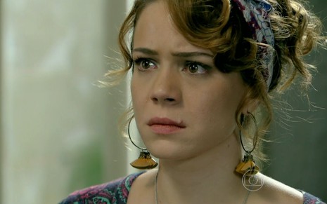 Cristina (Leandra Leal) com expressão séria em cena de Império, novela das nove da Globo