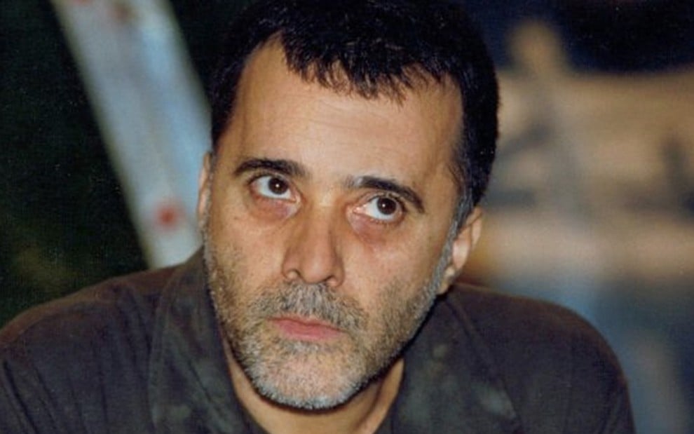 O ator Tony Ramos caracterizado como o José Clementino em cena de Torre de Babel