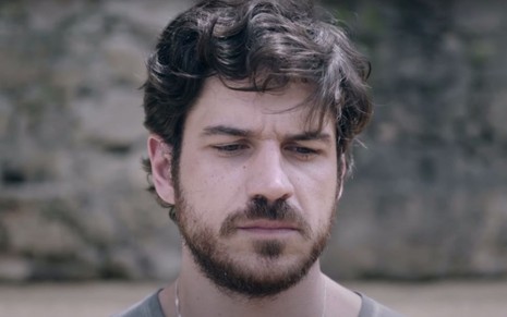 O ator Marco Pigossi no trailer da série Cidade Invisível, série da Netflix