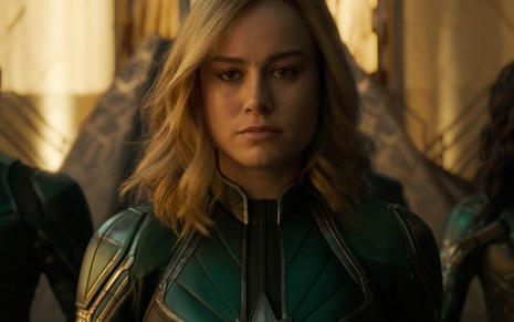 Atriz Brie Larson em cena de Capitã Marvel