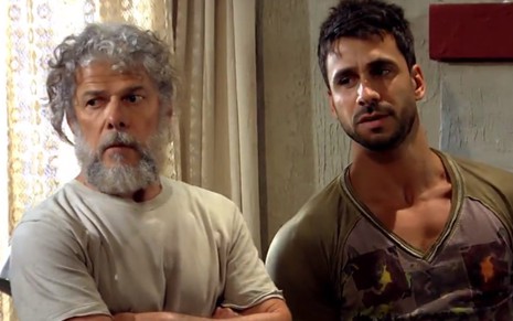 Pereirinha (José Mayer) e Enzo (Julio Rocha) em cena de Fina Estampa