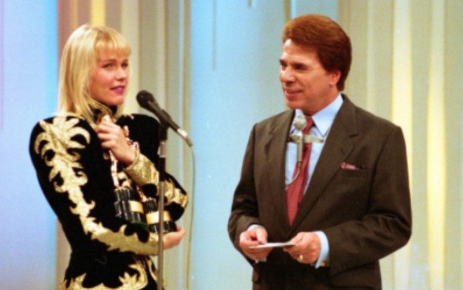 Xuxa em conversa com Silvio Santos no Show de Calouros, de 1989