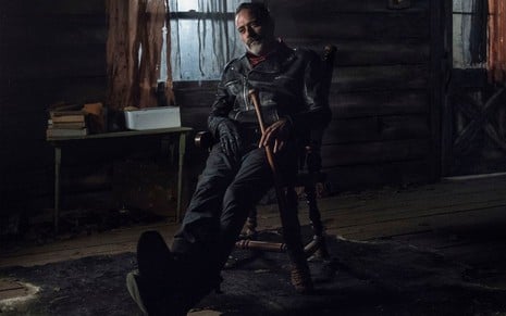 Jeffrey Dean Morgan em cena da 10ª temporada de The Walking Dead