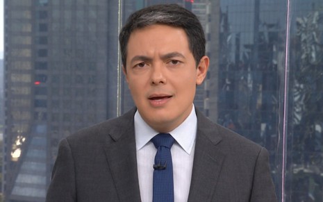 Alan Severiano apresenta o SP1, telejornal local de São Paulo, na Globo