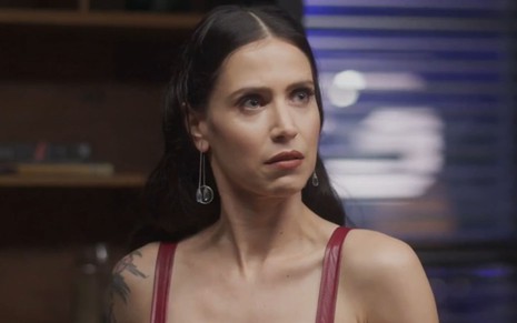 Mel Lisboa como Regina na novela Cara e Coragem