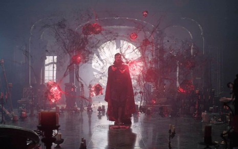 Benedict Cumberbatch em cena de Doutor Estranho no Multiverso da Loucura