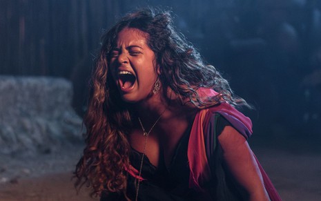 Esther de Oliveira grita em cena como Tamar na novela Reis