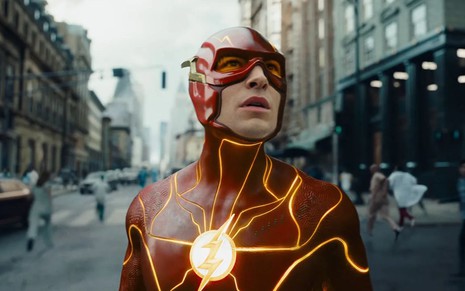 Ezra Miller caracterizado como The Flash