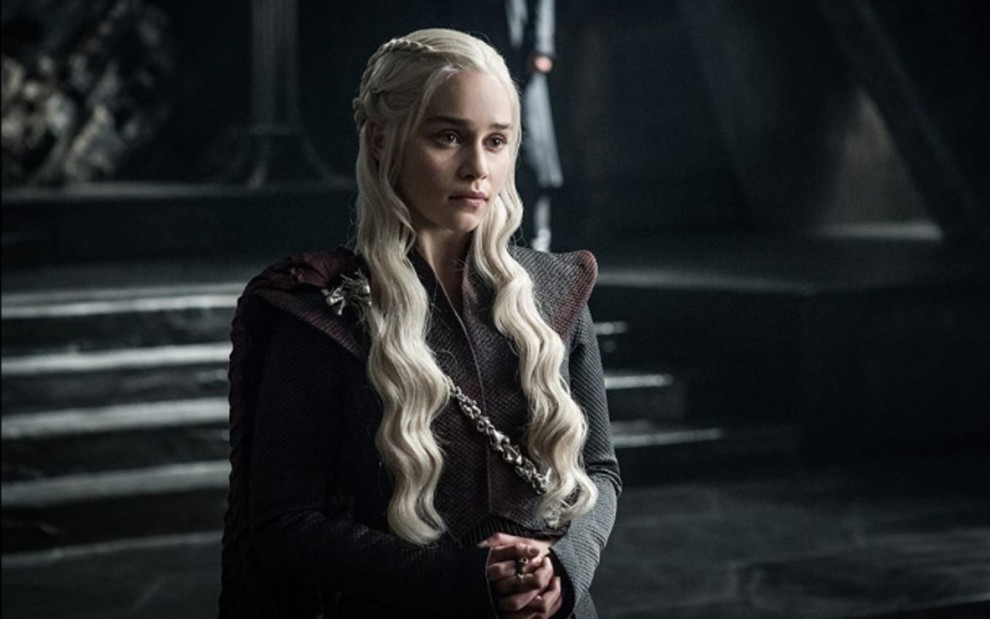 Emilia Clarke caracterizada como Daenerys Targaryen em Game of Thrones