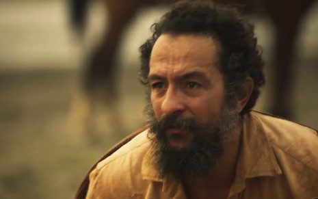 Joventino Leôncio (Irandhir Santos) em cena da novela Pantanal