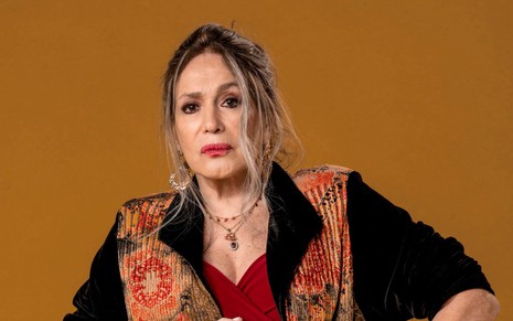 A atriz Susana Vieira caracterizada como Cândida em cena de Terra e Paixão