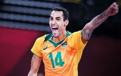 O jogador da Seleção Brasileira de Voleibol Douglas Souza em foto publicada no Instagram