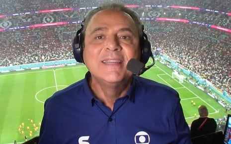 Luis Roberto em transmissão de jogo no estádio Al Bayt, do Catar, palco da Copa do Mundo