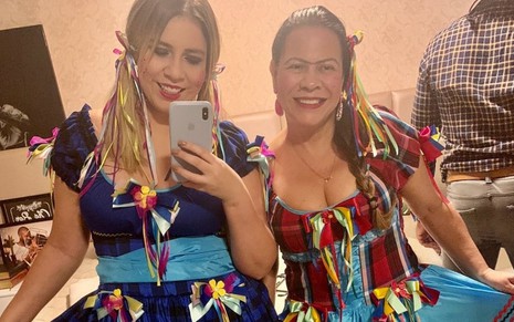 Marília Mendonça e Ruth Moreira com vestes caipiras em festa junina