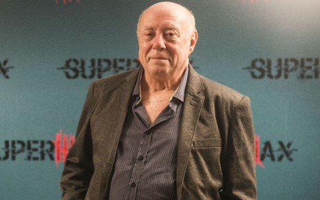 Retrato do ator Mário César Camargo na coletiva de imprensa da série Supermax em 2016