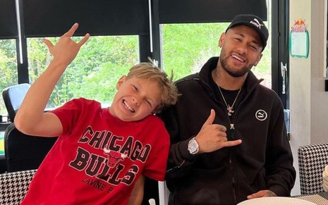 Neymar Jr. ao lado de Davi Lucca, seu primeiro filho