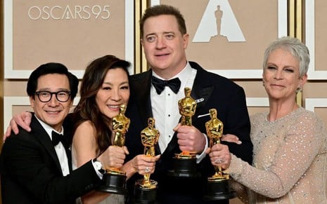 Ke Huy Quan, Michelle Yeoh, Brendan Fraser e Jamie Lee Curtis no Oscar 2023