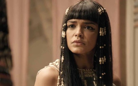 A atriz Kizi Vaz caracterizada como Kamesha em cena de Gênesis
