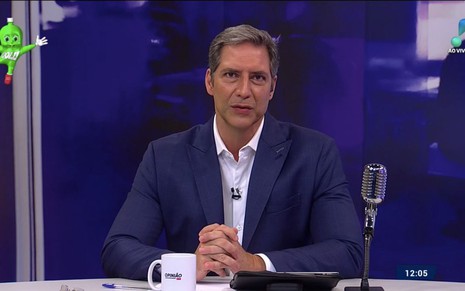 O apresentador Luís Ernesto Lacombe no programa Opinião no Ar, da RedeTV!, desta terça-feira (25)