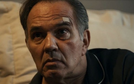 Humberto Martins em cena da novela Travessia como Guerra