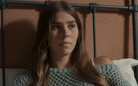 Gabriela Medeiros em cena como Buba na novela Renascer