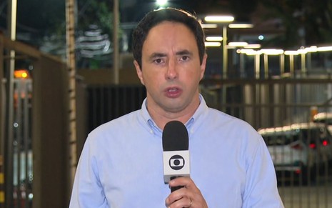 O repórter Pedro Bassan durante uma passagem em reportagem do Jornal Nacional
