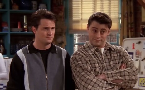 Matthew Perry, à esquerda, e Matt LeBlanc, à esquerda, em cena de Friends